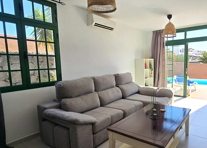 Vakantiehuis Casa Kerrie, Private And Communal Pools, Sunny Terrace, Air Conditioning